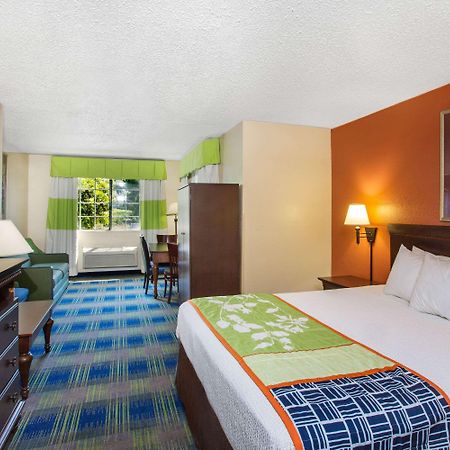 Days Inn By Wyndham Fremont Exterior foto